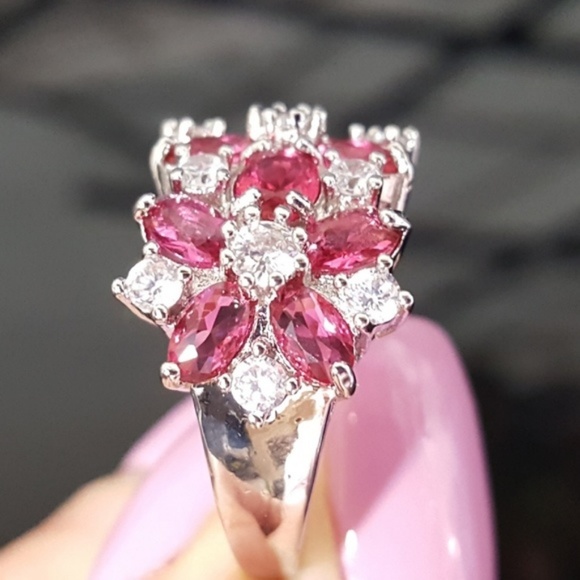Red & White Cubic Zirconia Statement Ring - Picture 2 of 8